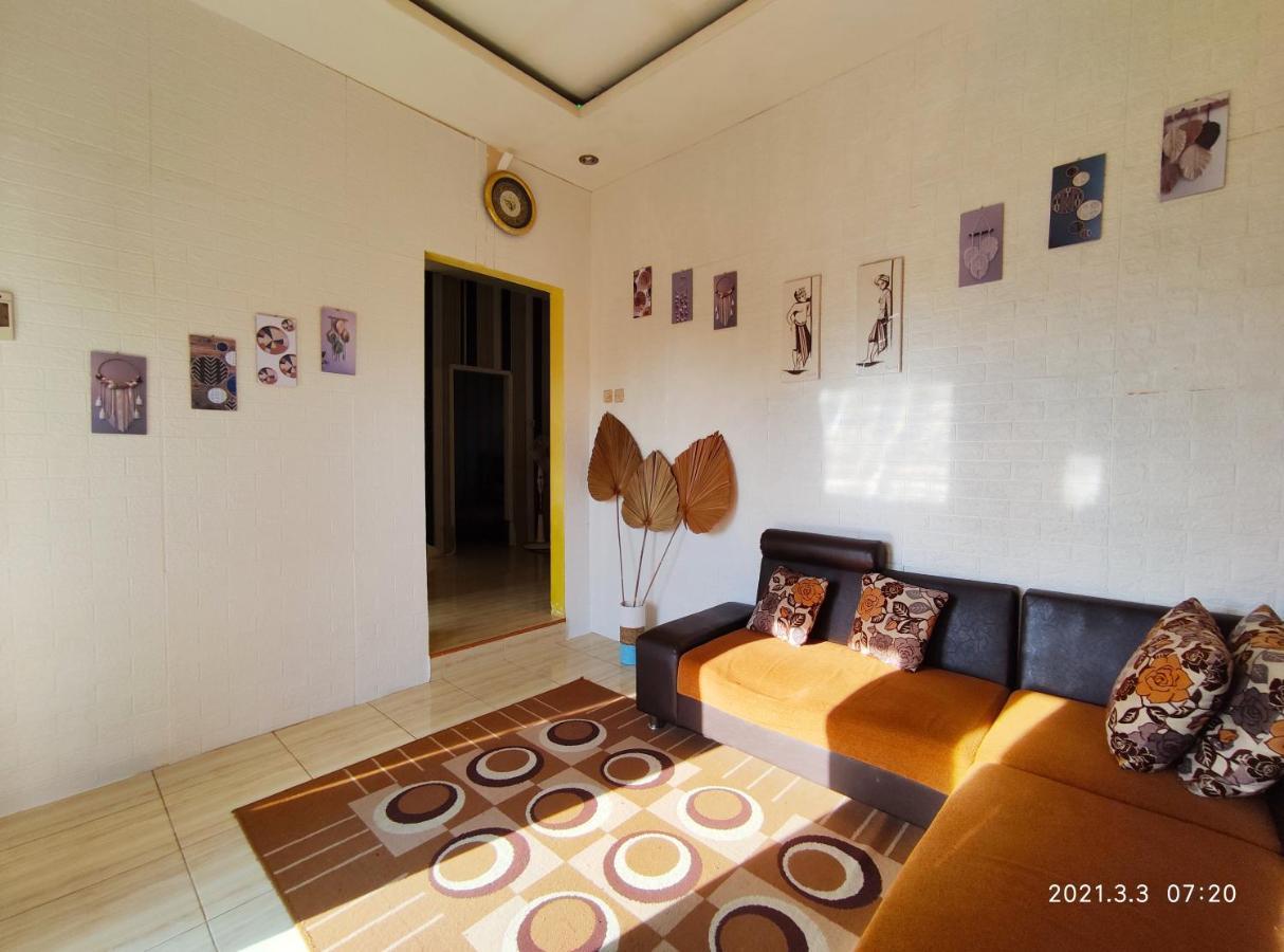 Villa Puncak Pinus And Pool Batu  Esterno foto