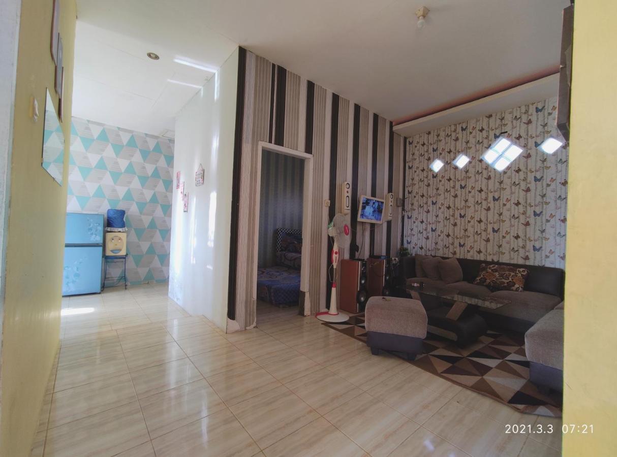 Villa Puncak Pinus And Pool Batu  Esterno foto