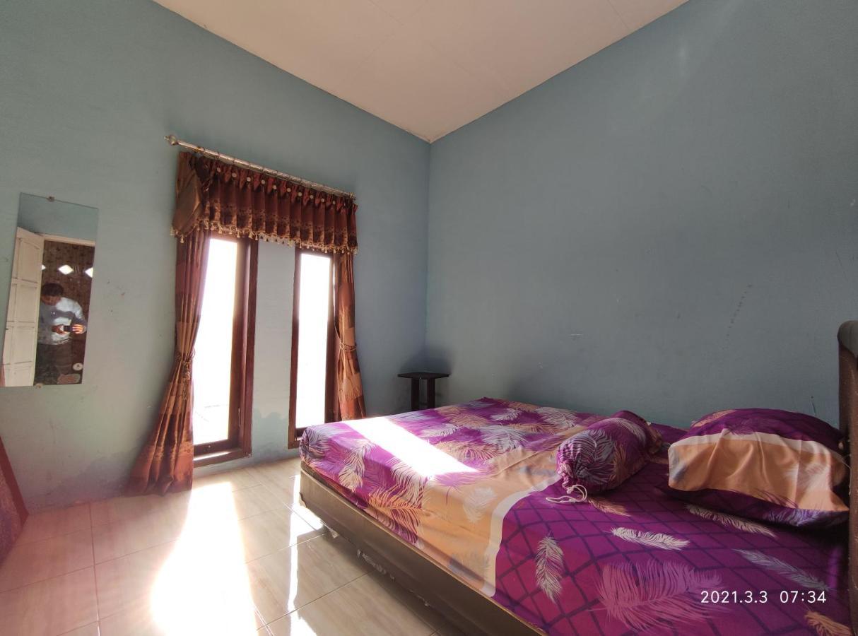 Villa Puncak Pinus And Pool Batu  Esterno foto