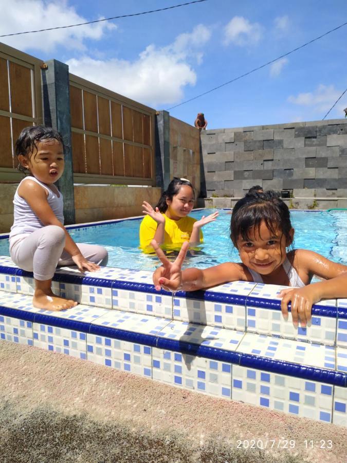 Villa Puncak Pinus And Pool Batu  Esterno foto