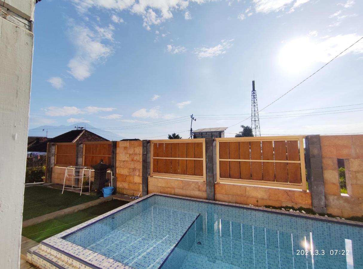 Villa Puncak Pinus And Pool Batu  Esterno foto