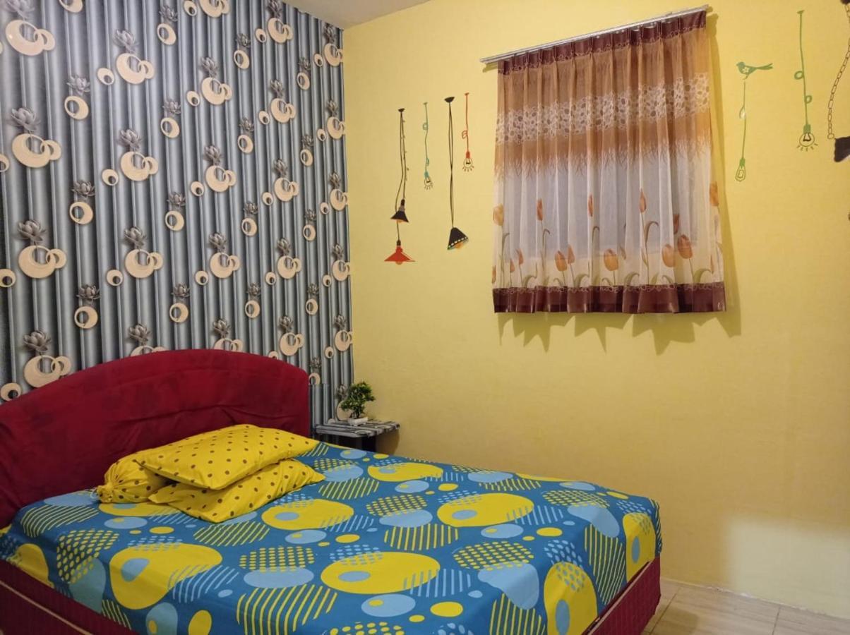 Villa Puncak Pinus And Pool Batu  Esterno foto
