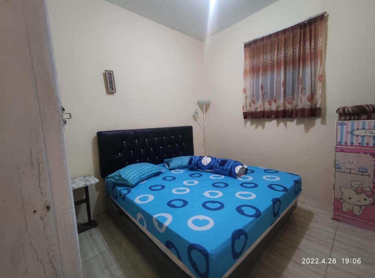 Villa Puncak Pinus And Pool Batu  Esterno foto