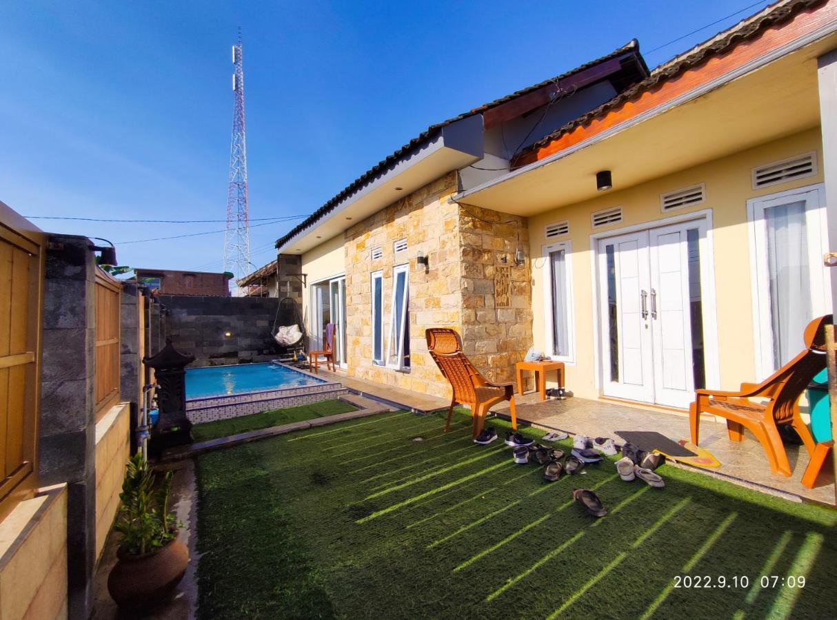 Villa Puncak Pinus And Pool Batu  Esterno foto
