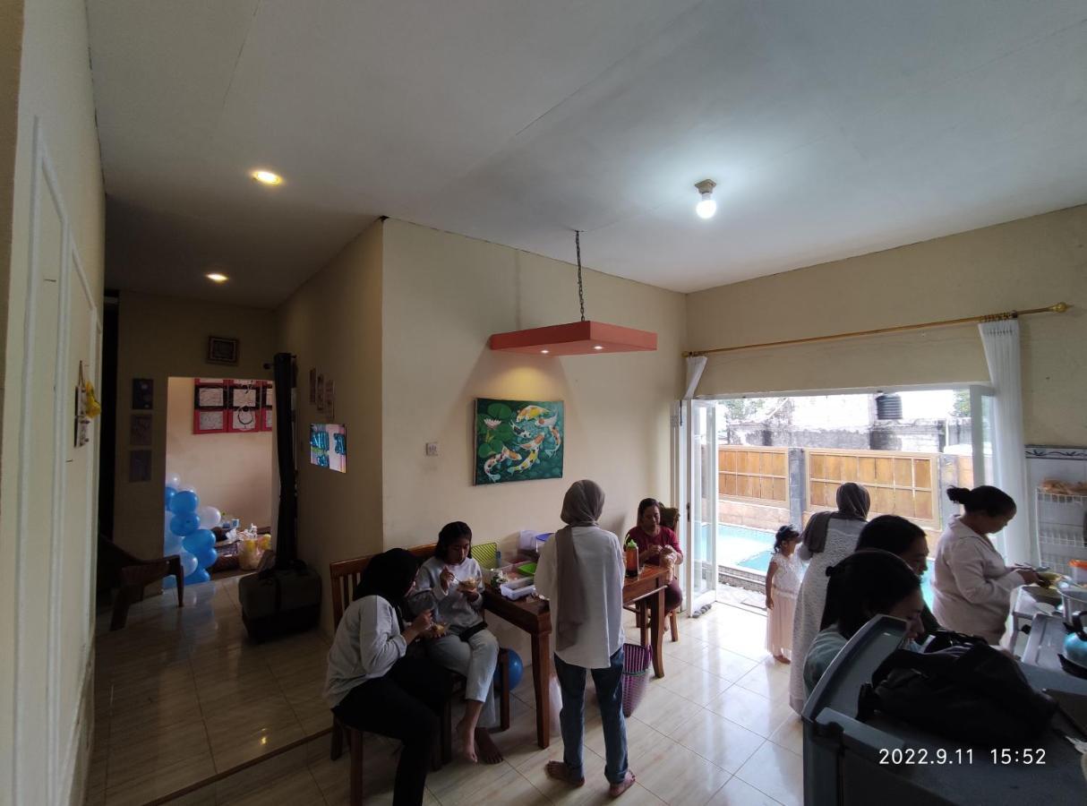 Villa Puncak Pinus And Pool Batu  Esterno foto