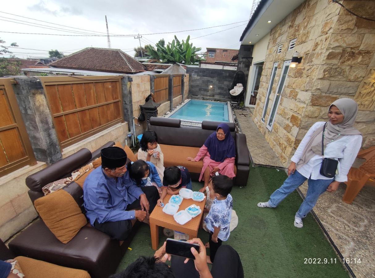 Villa Puncak Pinus And Pool Batu  Esterno foto