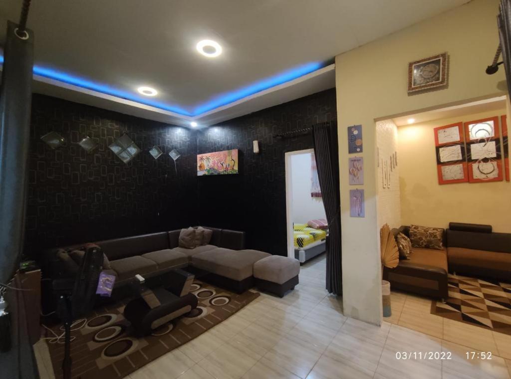 Villa Puncak Pinus And Pool Batu  Esterno foto