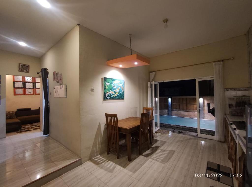 Villa Puncak Pinus And Pool Batu  Esterno foto
