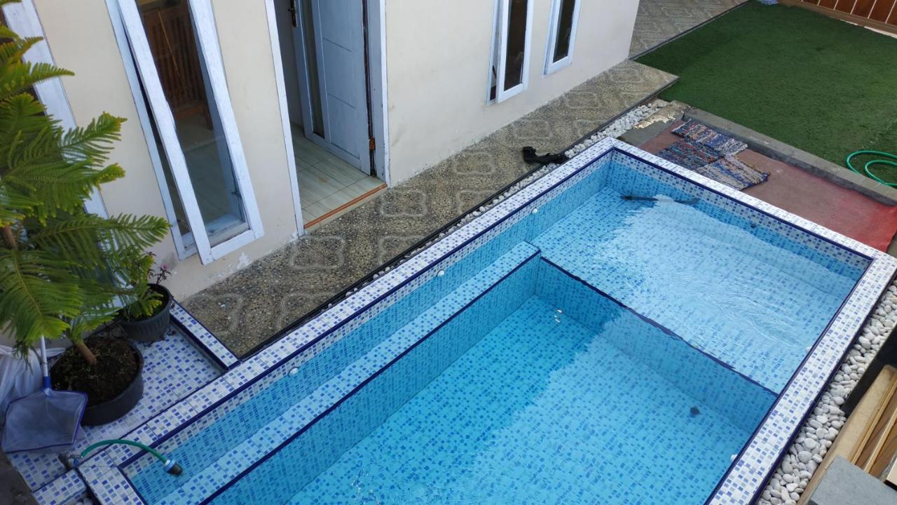 Villa Puncak Pinus And Pool Batu  Esterno foto